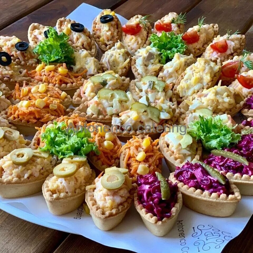 Канапе бургеры для фуршета. Антоненко кейтеринг батайск. Пиневуд кейтеринг. Антоненко кейтеринг. Экспресс кейтеринг.