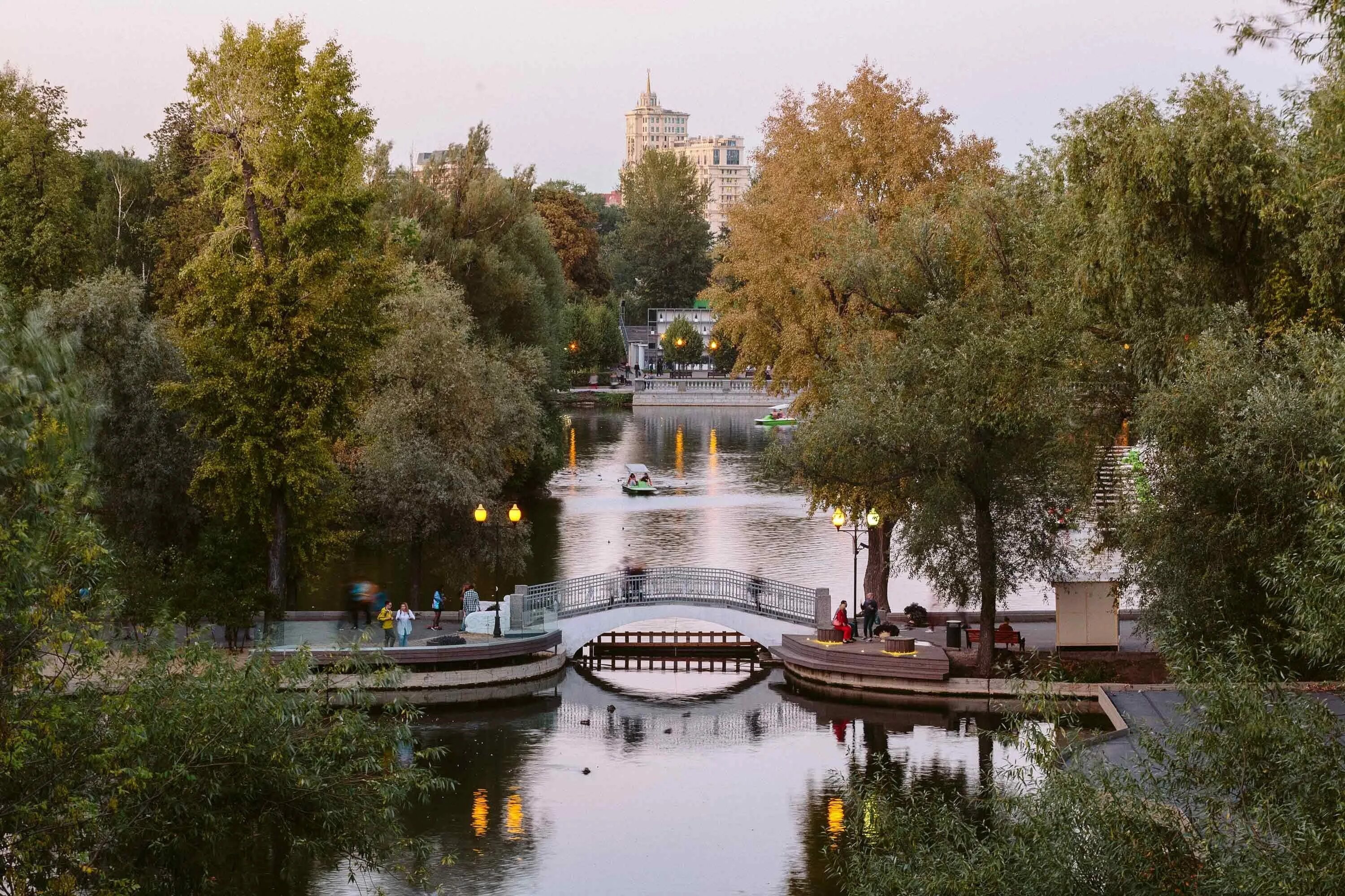 Куда сходить в москве парки