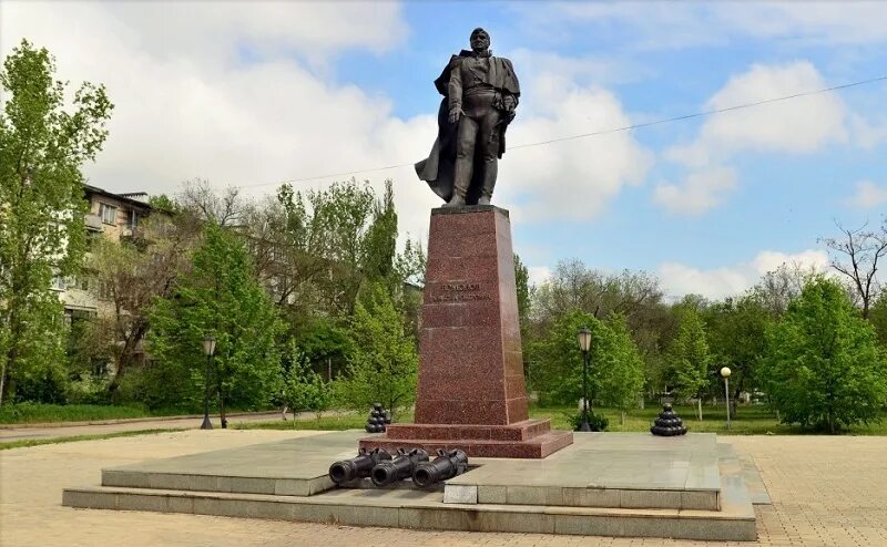Памятники в минеральных водах. Памятник жертвам теракта в минеральных водах. Памятники в минеральных водах. Памятники в минеральных водах. Памятник ленину в минеральных водах.