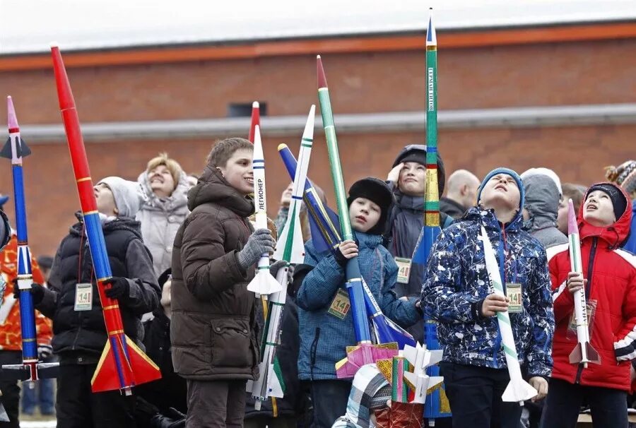 Линукс операционная система убунту. Фото отсутствует. 12 04 2012. 12 апреля день космонавтики надпись. Гагарин на красной площади 1961.