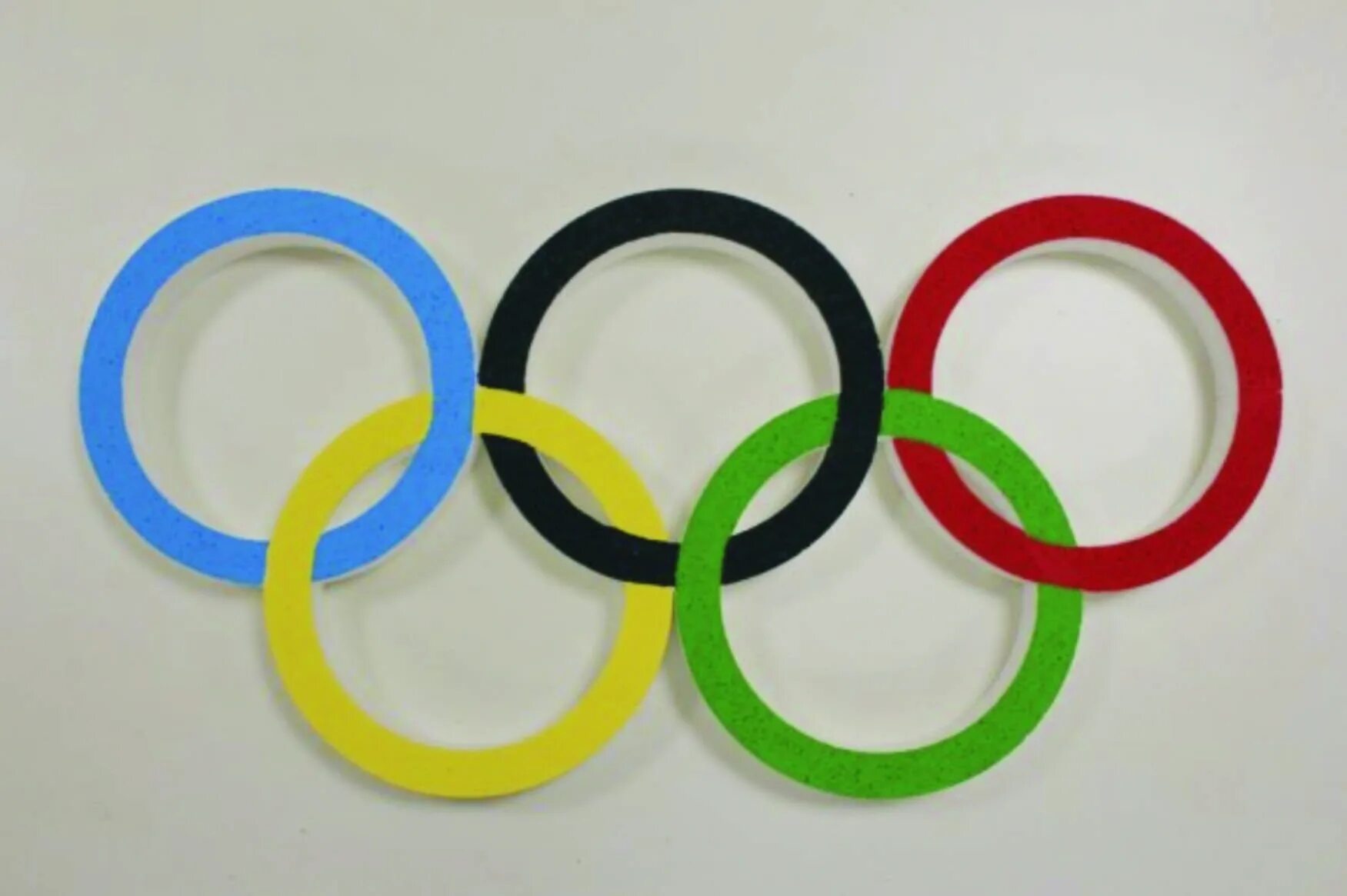 малые олимпийские игры. олимпийский символ. зимние олимпийские виды спорта. олимпийский букв. символ олимпиады.