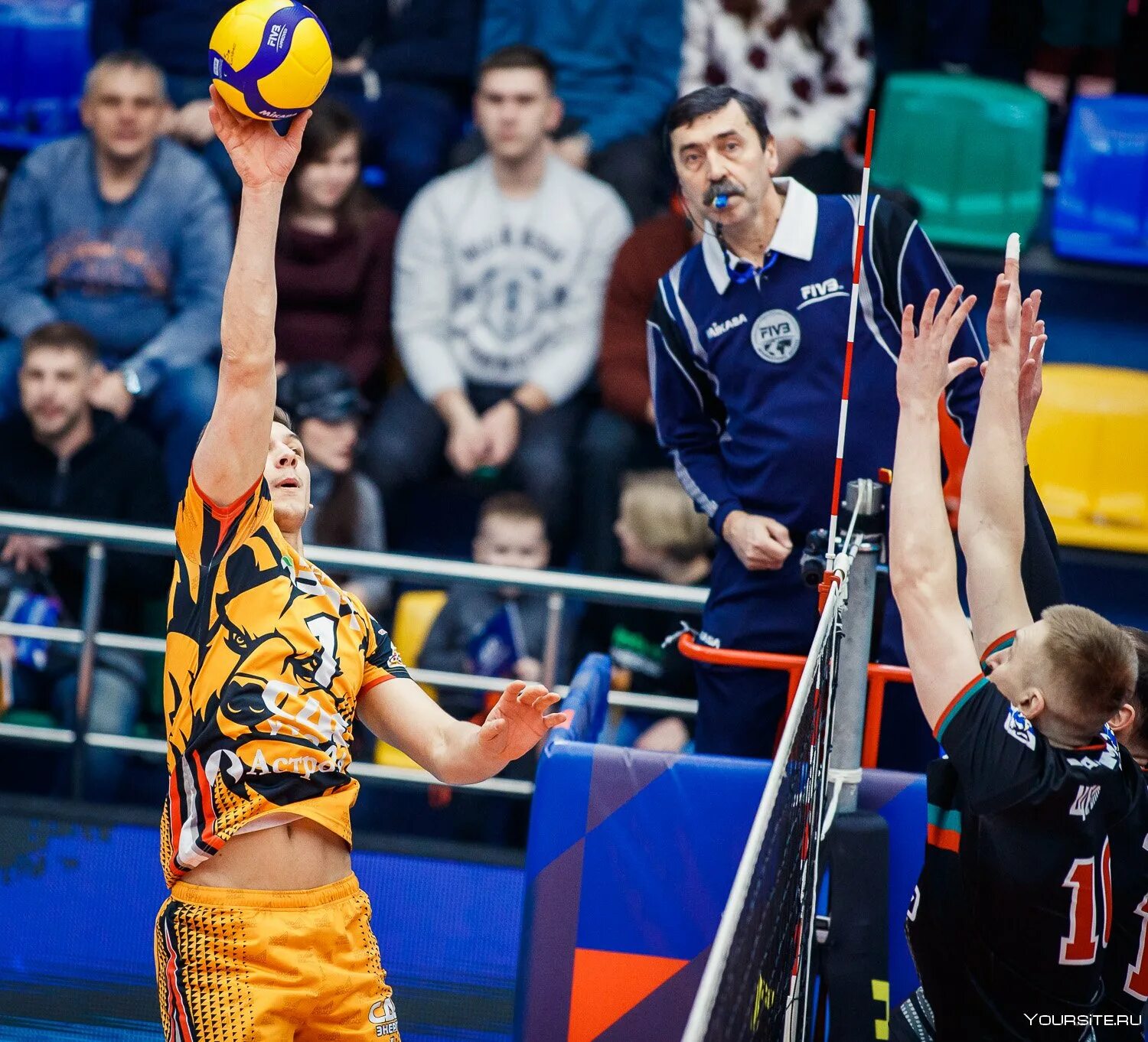 Волейбол кузбасс чр. Волейбол кузбасс чр. Волейболист кузбасса. Первая линия в волейболе. Суперлига кубок волейбол кузбасс.