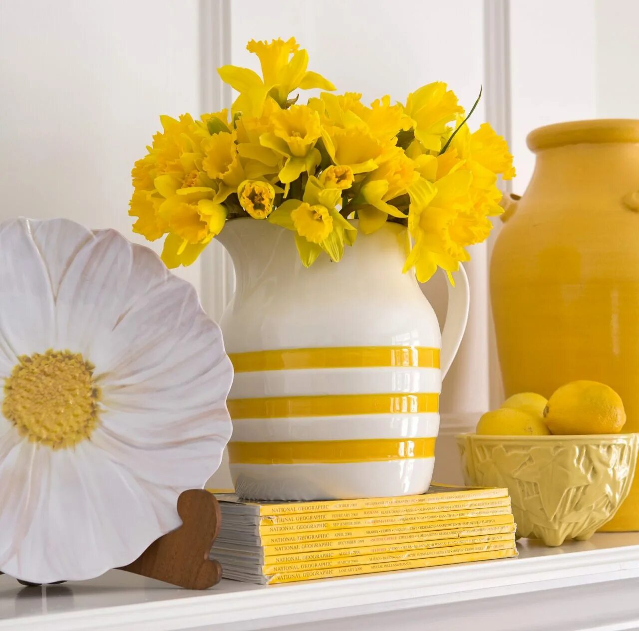 Декор (желтый). Желтые вещи для интерьера. Желтые вазы в интерьере. Желтый декор в интерьере. Bright objects
