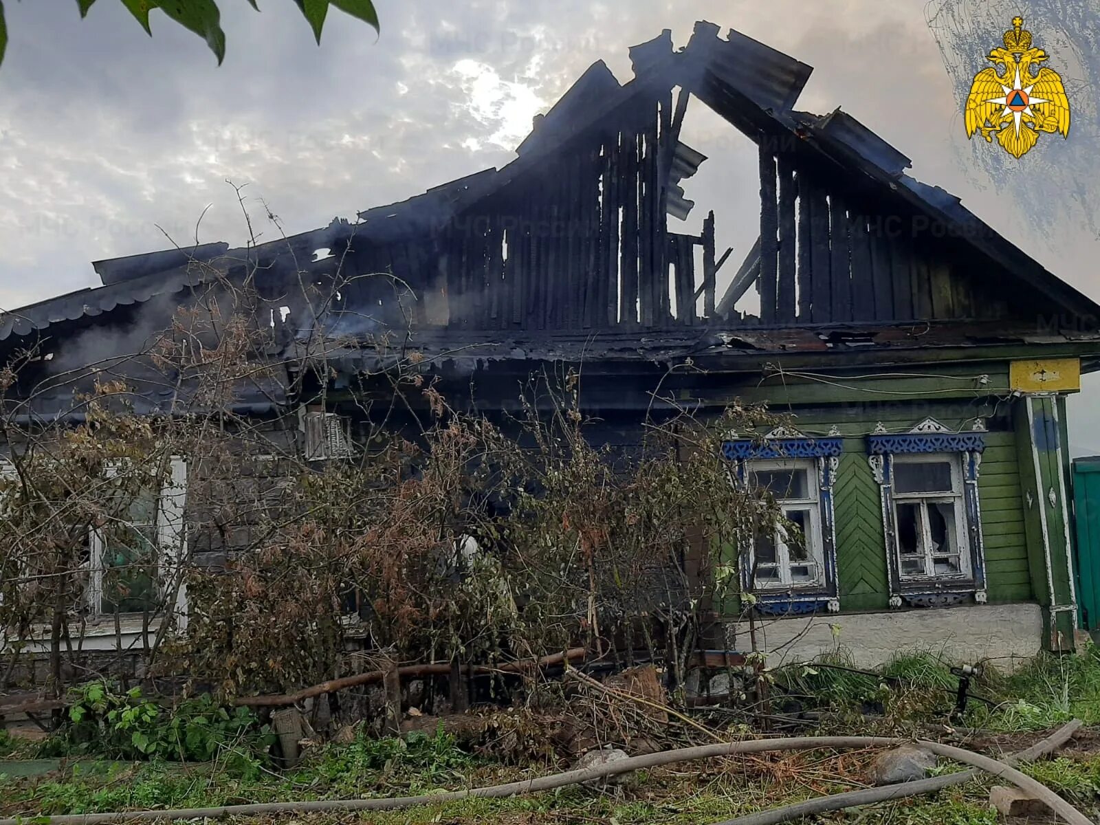 Пожар в Костромской области. Костромская область п Вохма пожар. Сгоревший дом. Костромская обл пожары.