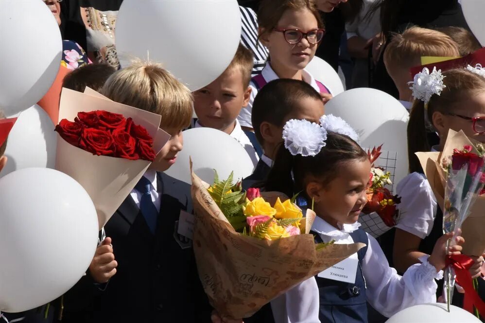 Губернаторская школа ульяновск. Губернаторский лицей 102 Ульяновск. 1 Сентября Губернаторский лицей Ульяновск. Губернаторский лицей 101 Ульяновск. Губернаторский лицей 100 Ульяновск учителя.