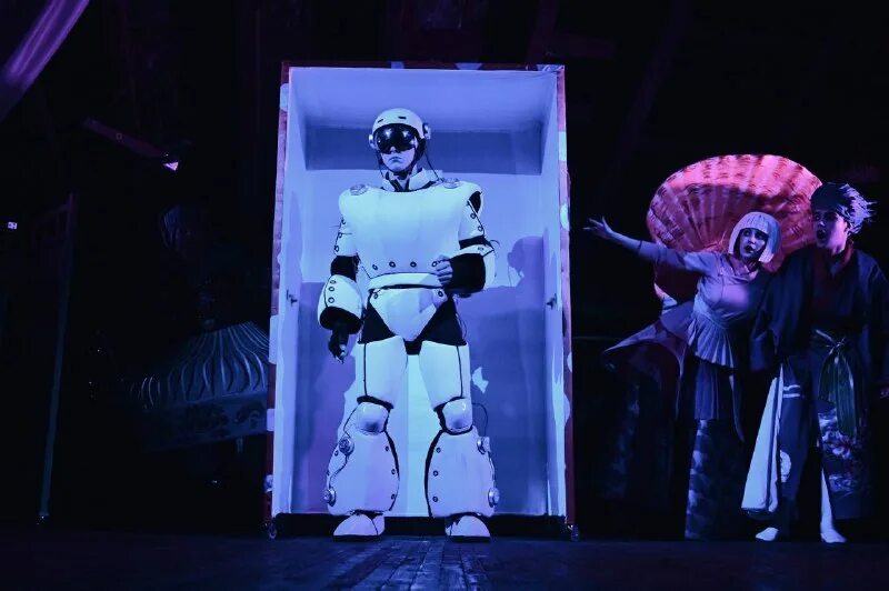 Удивительный чердак тюз казань. Театр тюз казань. Удивительный чердак тюз. Казанский театр юного зрителя. Зимняя сказка" казанский тюз.