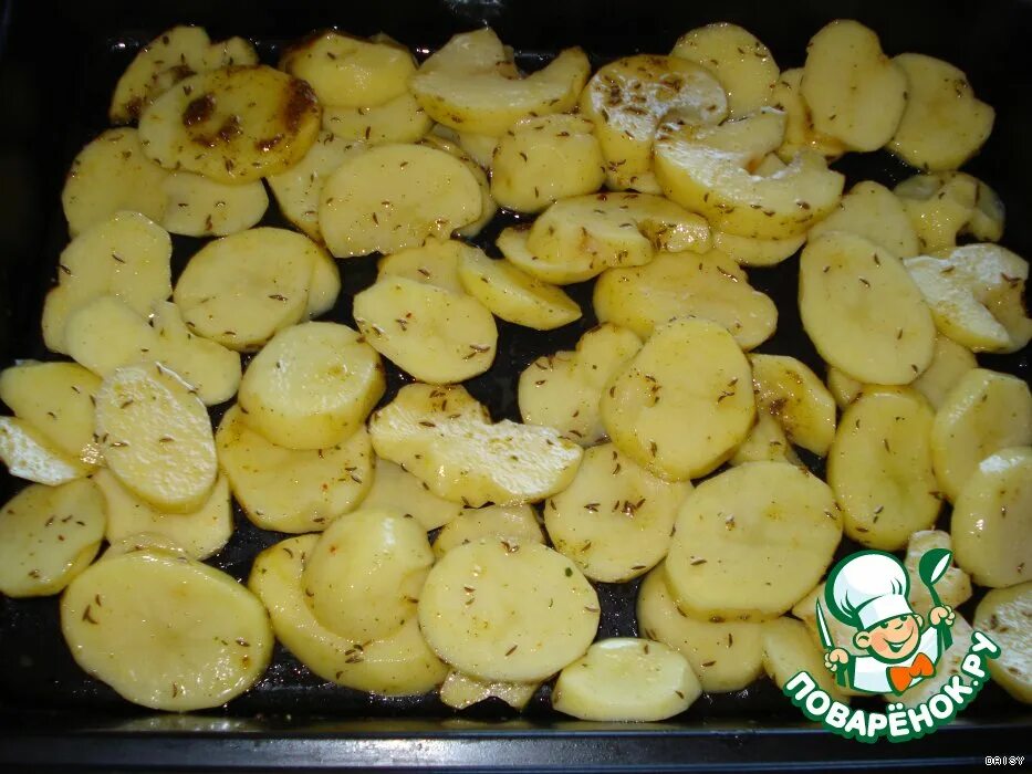 Печеный картофель. Картофель кусочками большими. Картофель запеченный в духовке. Запеченная картошка в электрической духовке. При каких градусах запекать картошку.