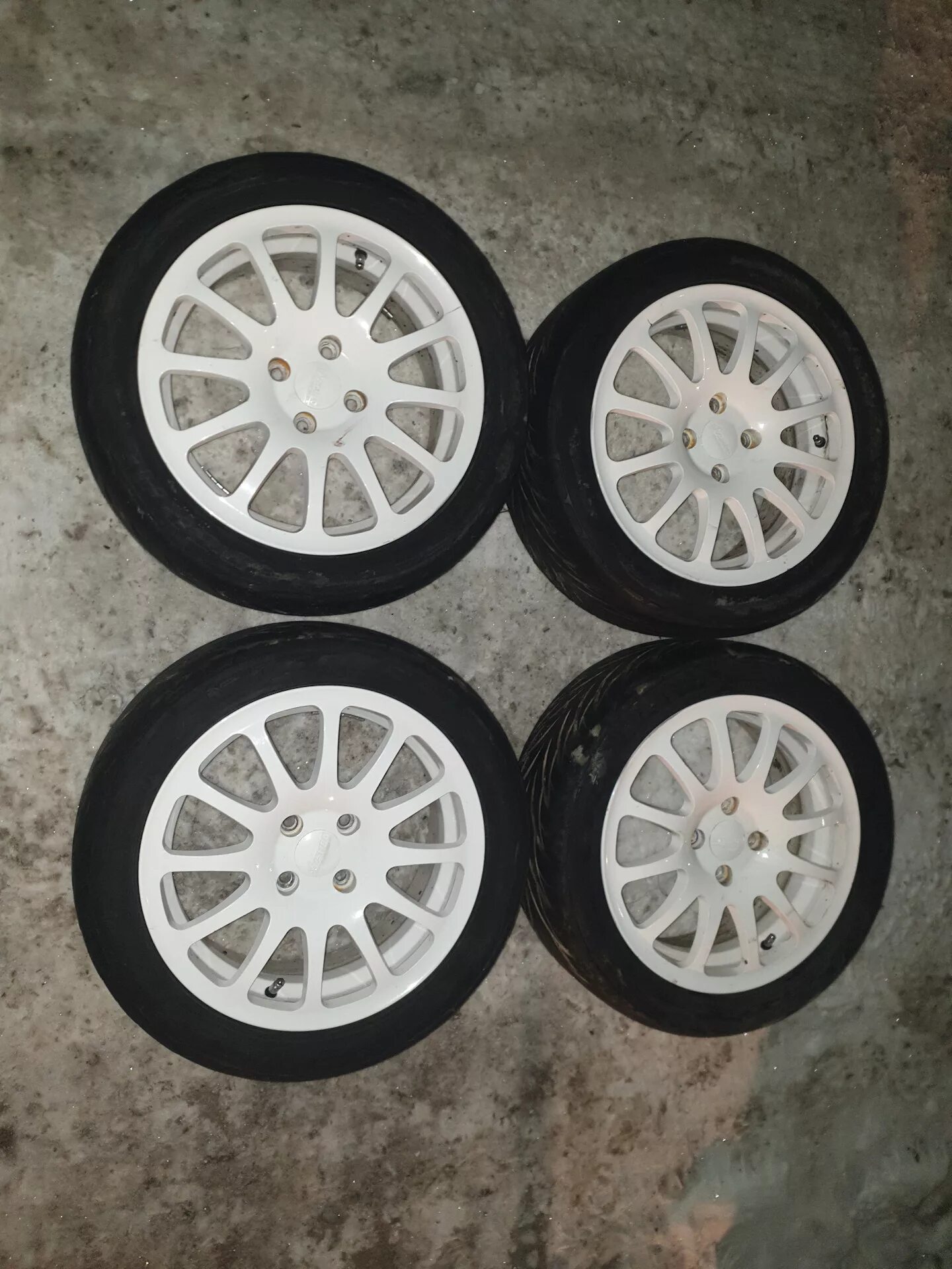 5/80 r12. Рогозинниковых 24 красноуфимск. Колеса красноуфимск. Вертолетная площадка красноуфимск. Ул.