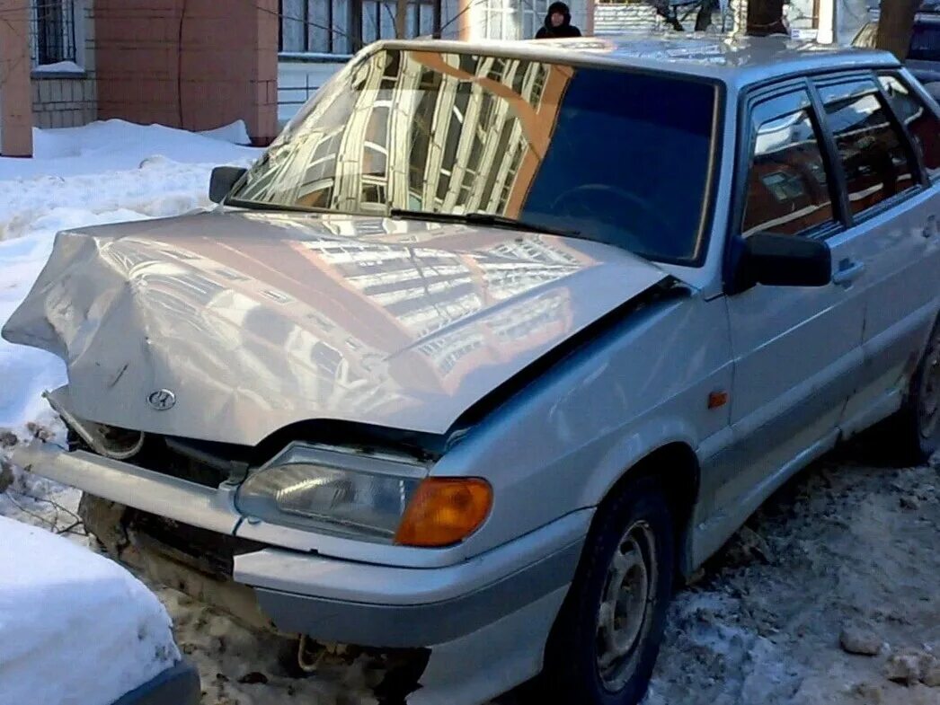 Частные объявления б у автомобилей. ВАЗ 2114 аварийный. Битая ВАЗ 2114 серебристая. ВАЗ 2114 битая. ВАЗ 2115 битая.