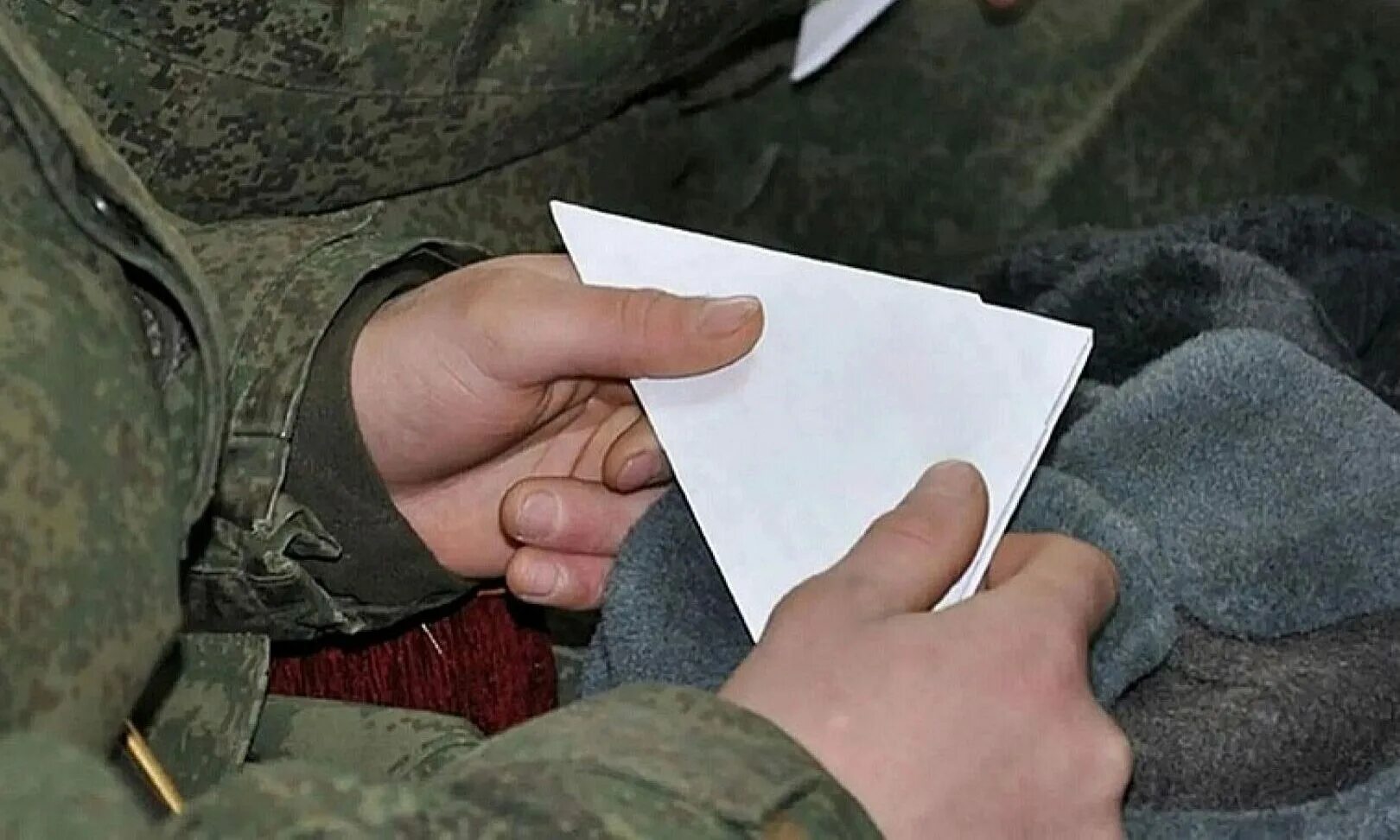 Письма солдата +с/о. Руки солдата. Обращение к солдату. Письмо солдату России.
