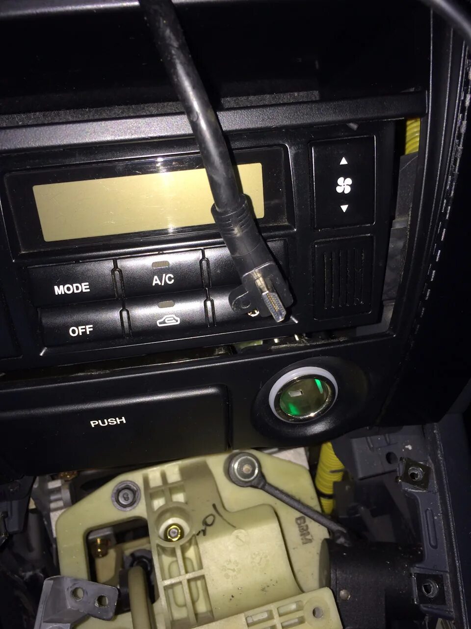 Прикуриватель hyundai tucson. Прикуриватель хендай туссан 2008. Прикуриватель hyundai tucson. Прикуриватель туксон 2008. Прикуриватель туксон 2008.