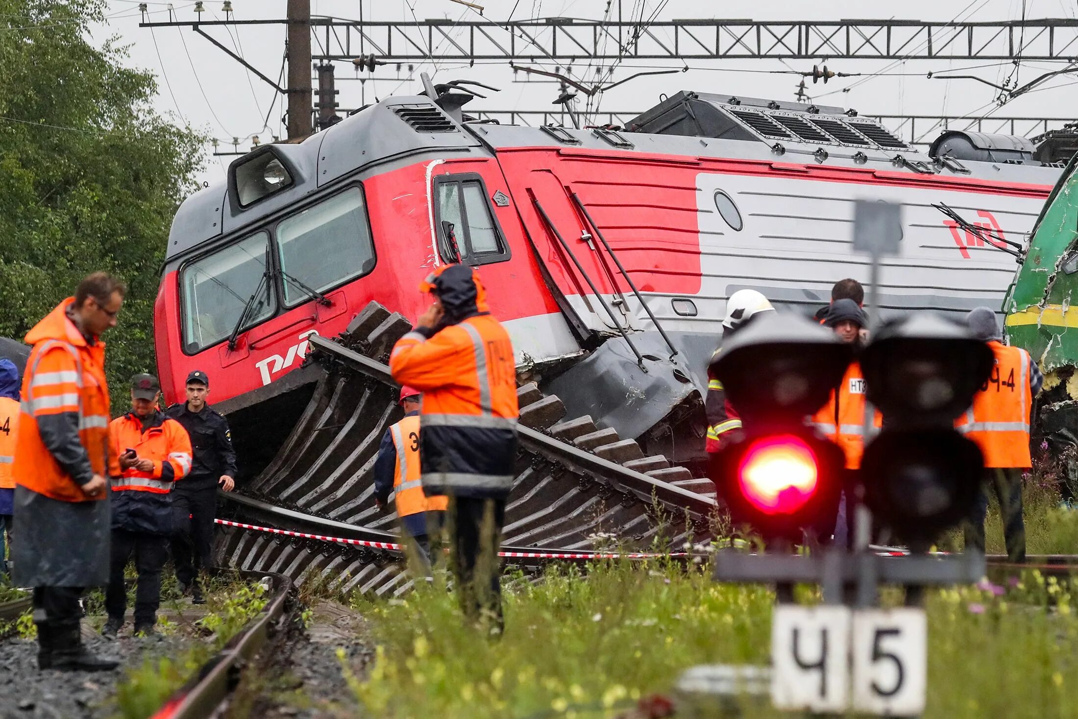 Поезд сошел с рельс россия. Катастрофы на железной дороге. Железнодорожная авария.