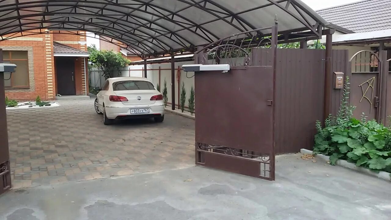 Распашные ворота на 180 градусов. Автоматика для распашных ворот наружу 180 градусов. Автоматика для распашных ворот наружу. Распашные ворота на 180 градусов. Распашные ворота 6500х2000 раскосы.