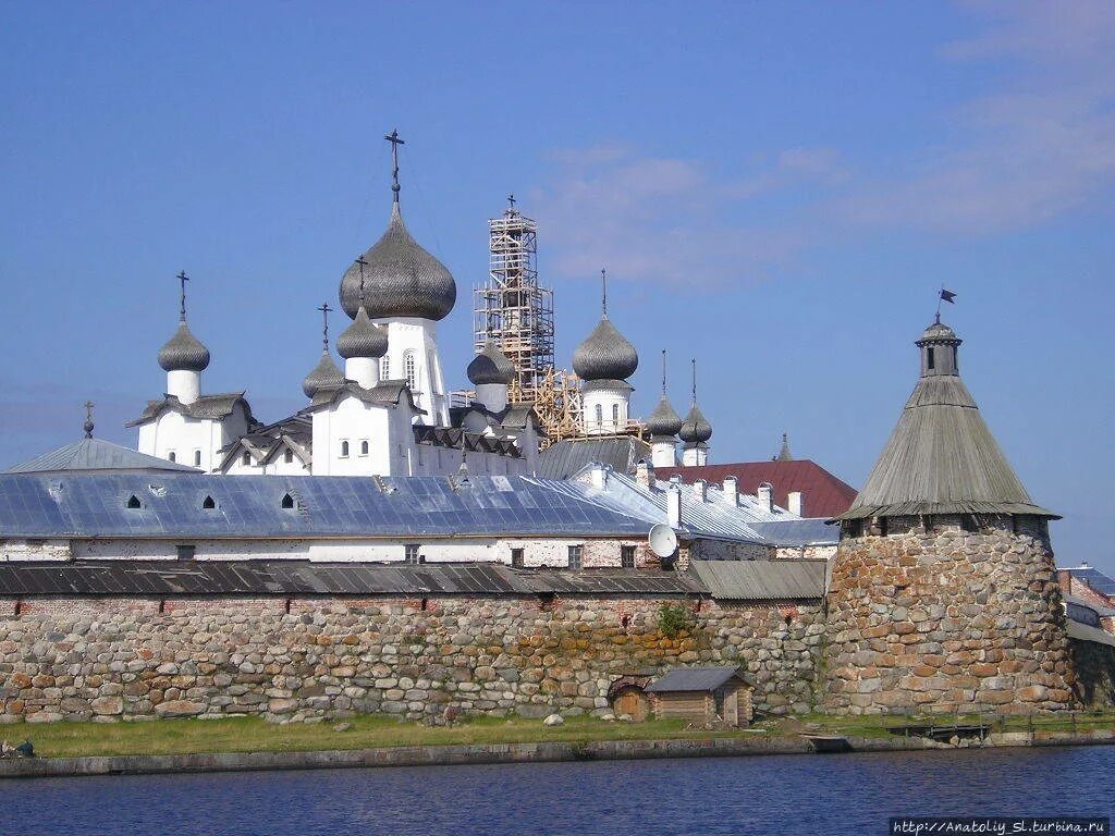 Соловецкие острова экскурсии. Соловецкий монастырь Соловецкий. Соловецкий монастырь Соловецкие острова. Соловецкий монастырь Архангельская область. Соловецкий монастырь 2000 год.