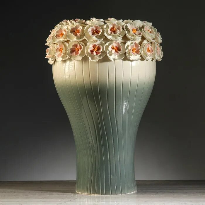 Ваза серая купить. Ваза 48см керамика. Вазы Лауры Донфер. Большая белая ваза.