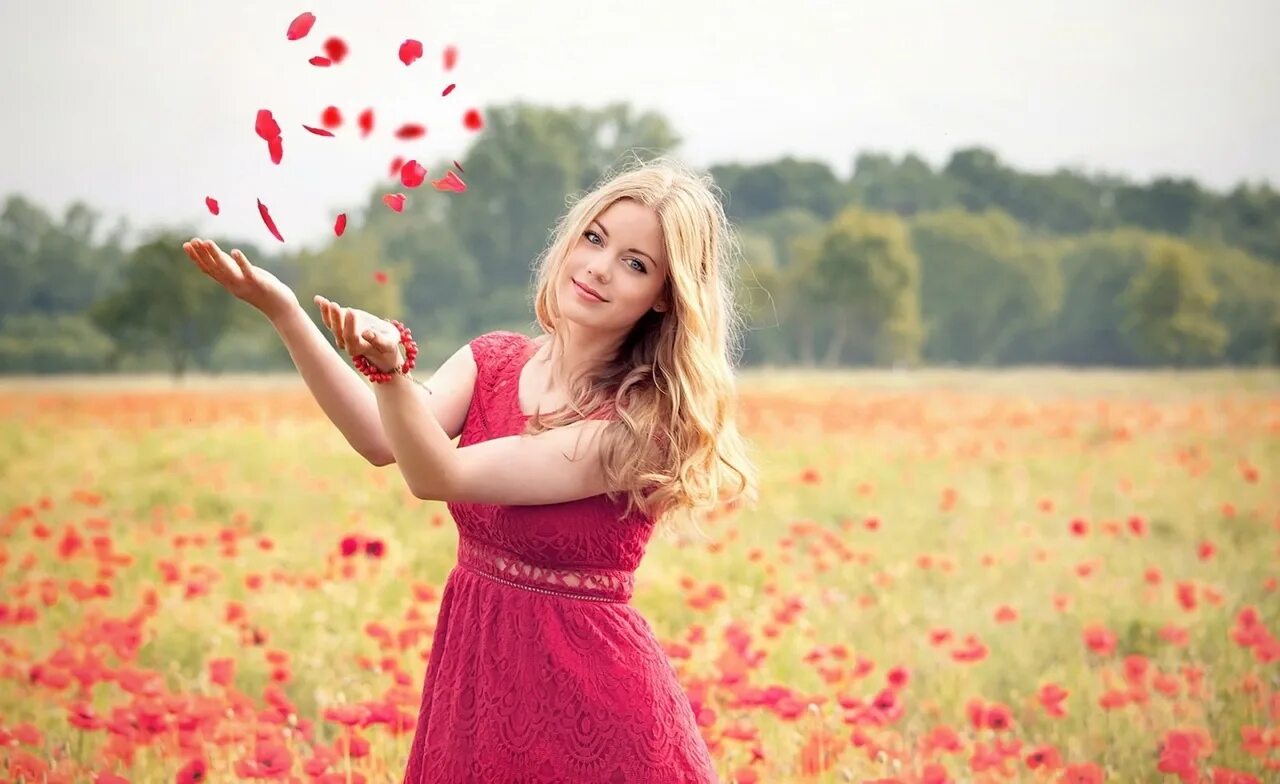 Я живу и радуюсь жизни. Счастливая девушка летом. Вдохновение. Счастье. Добра и радости.