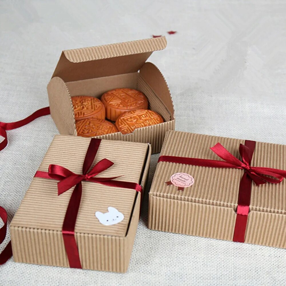 Подарочная коробка внутри. Красивые подарочные коробки. Коробки разных размеров для подарка. Подарочный набор в коробочке. Небольшая коробочка для подарка.