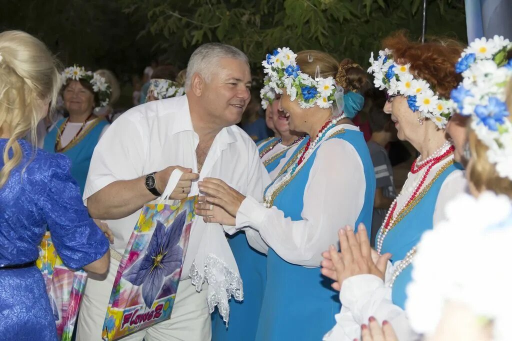 Новости города счастья. Город счастья Волгодонск. Город счастье администрация. Волгодонск фото людей. Море счастья Волгодонск.