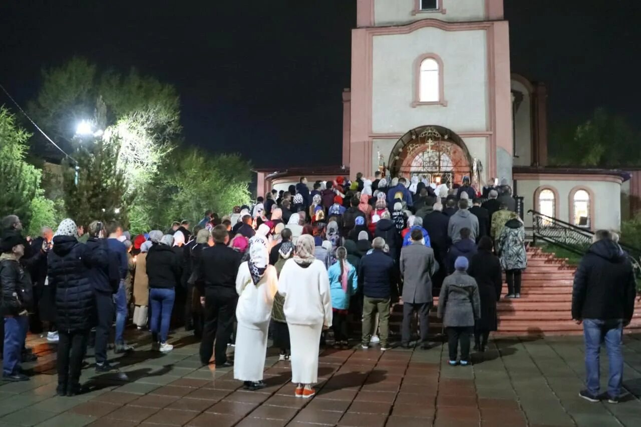 Ураза в кизляре. Крестный ход на Пасху. Пасха богослужение крестный ход. Пасха в 2023 году православная. Пасхальные Крестные ходы.