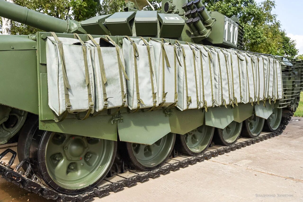 Обвешенный. Броня т72б3. Динамическая защита т-72б3. Бортовая броня т 72. Т-72 танк броня.