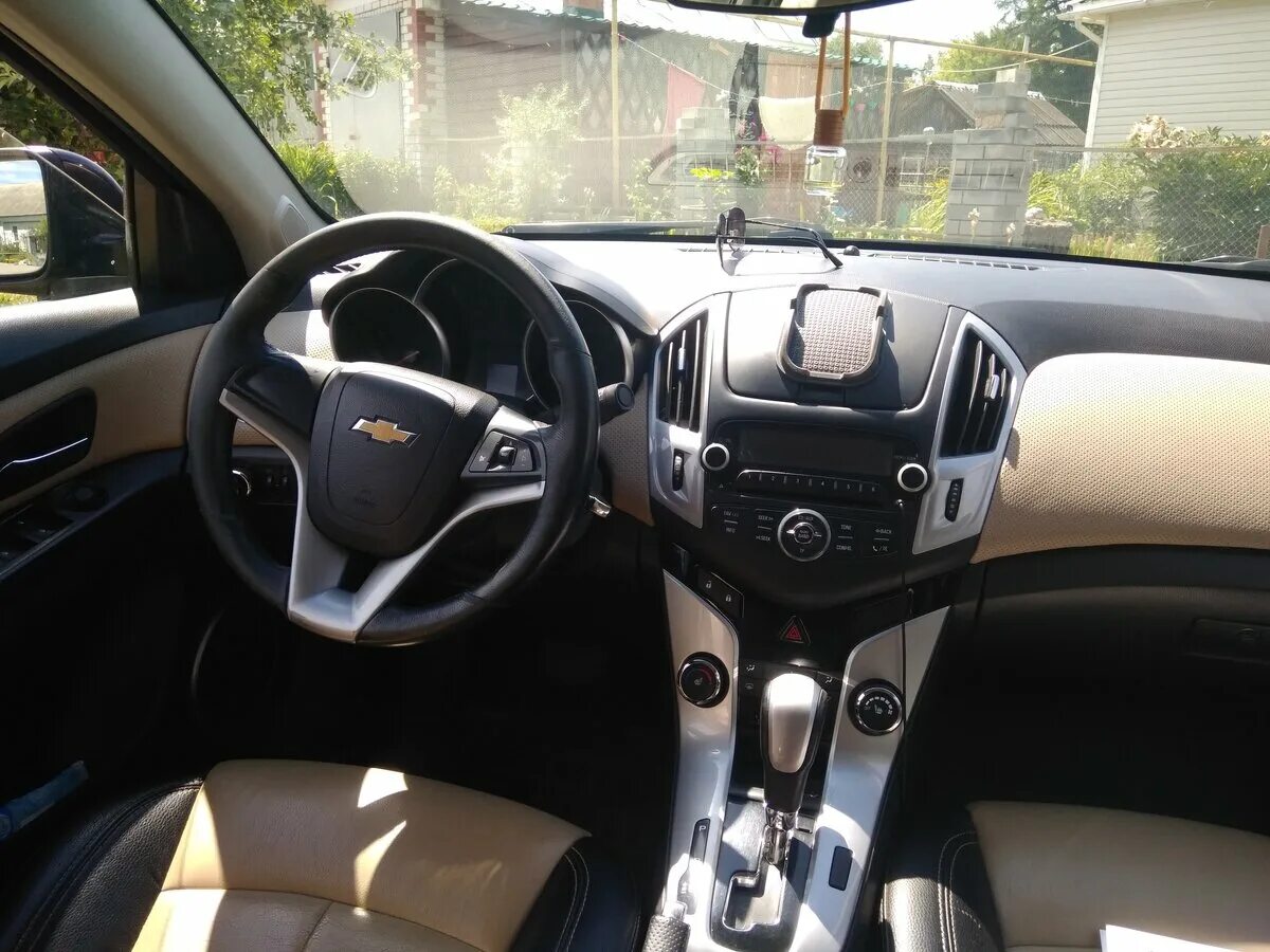 Chevrolet cruze 2013 автомат. Chevrolet cruze 2020. Chevrolet cruze 2013 1. 8 at, 2013 салон. Шевроле круз 2012 1.