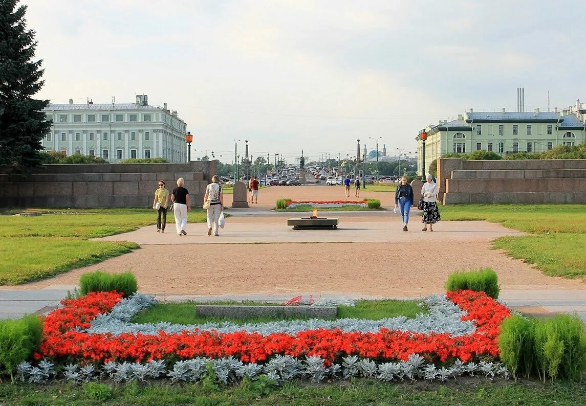 Где марсово поле. Марсово поле в Санкт-Петербурге. Архитектурный ансамбль Марсово поле. Сад-партер Марсово поле в Санкт-Петербурге.. Марсово поле СПБ институт культуры.