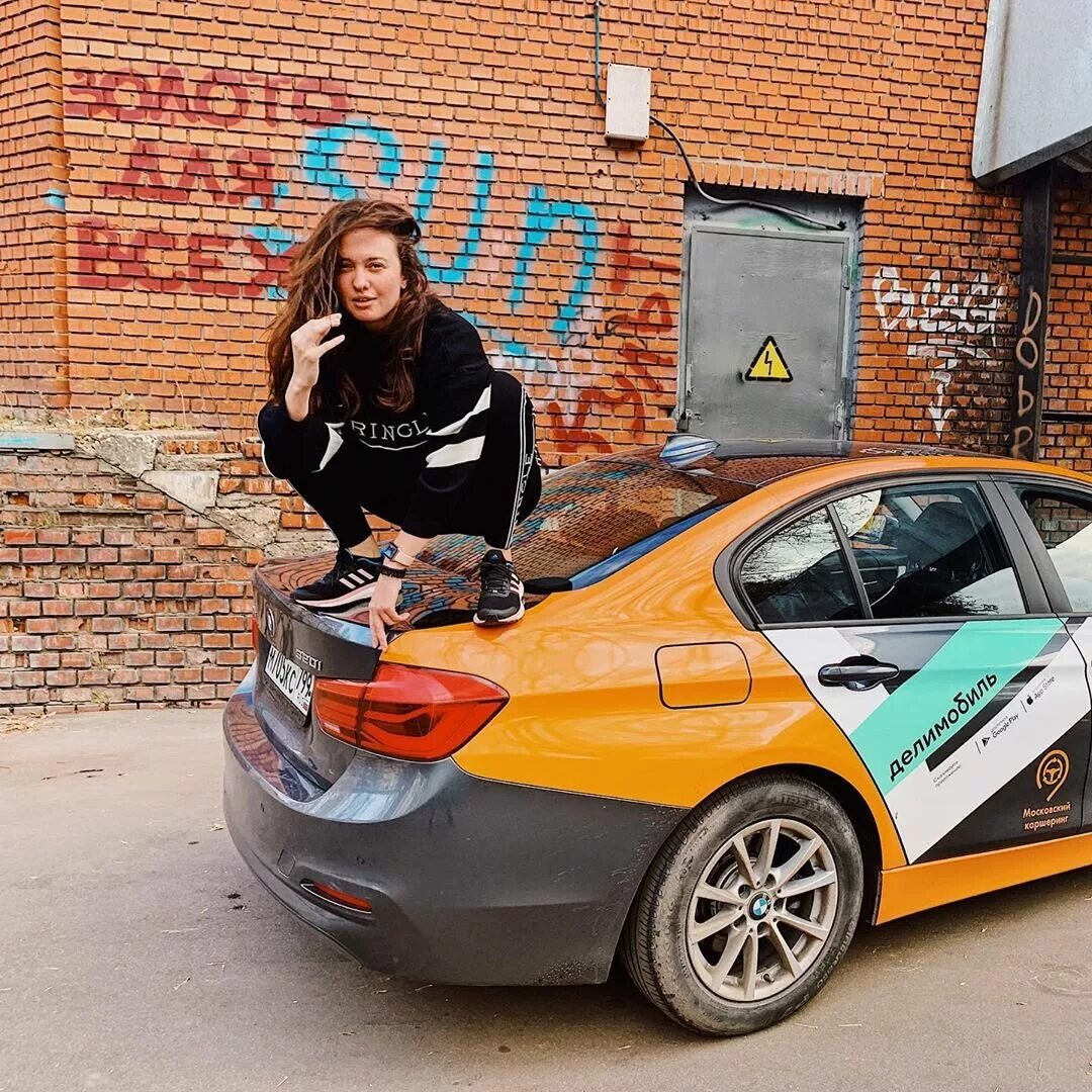 Каршеринг парк. Водитель каршеринг. Делимобиль мерседес. Hyundai solaris делимобиль. Мерседес каршеринг делимобиль.