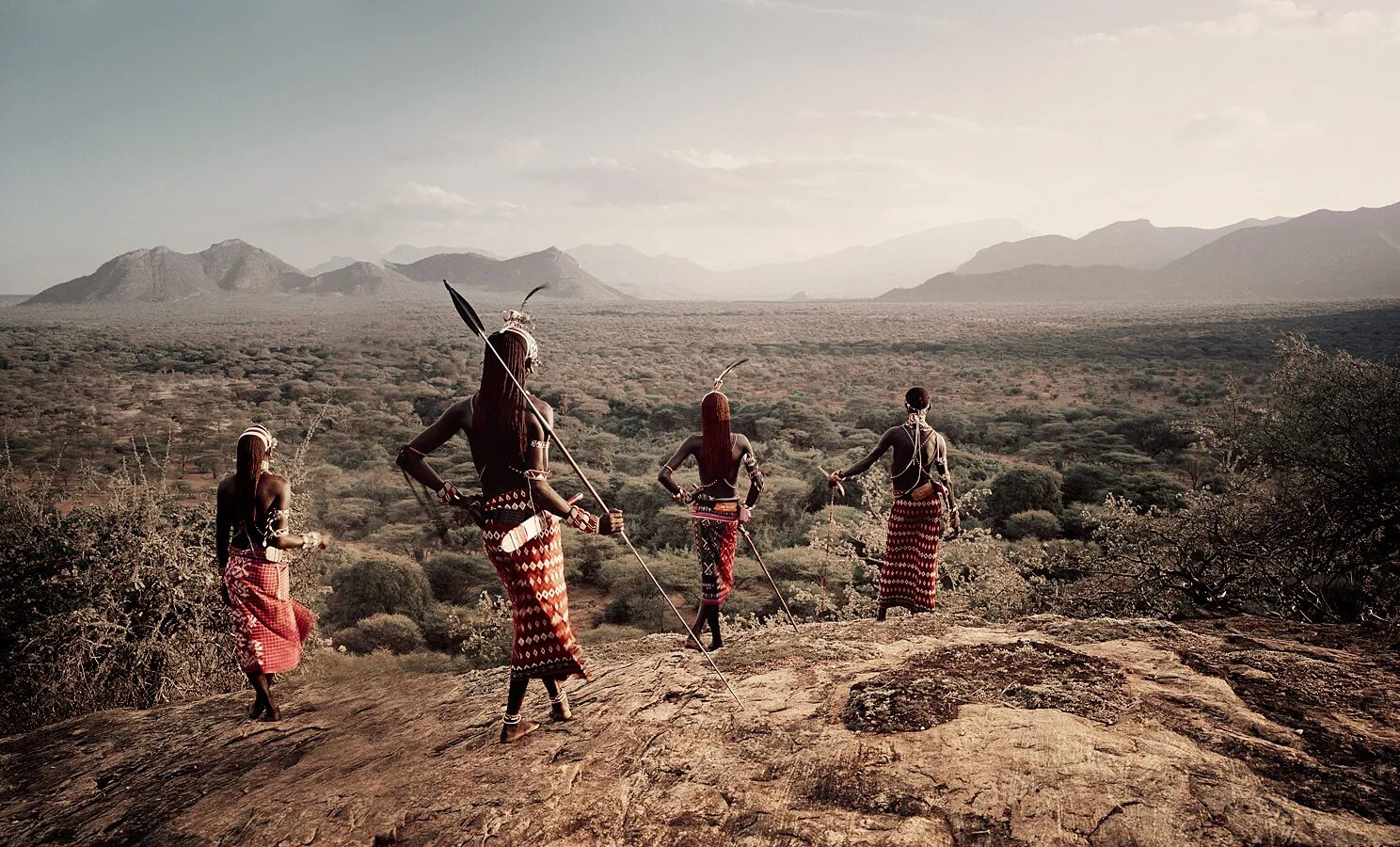 Tribe people. Племя Самбуру Кения. Племя Самбуру Африка Кения. Самбуру Масаи народ. Воин Масаи.