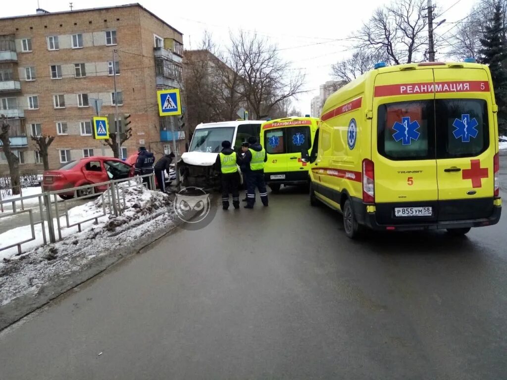 Пенза новости сегодня происшествия и пензенская область. ДТП С микроавтобусом в Пензе. Авария маршрутка Пенза. Авария в Пензе с двумя маршрутками.