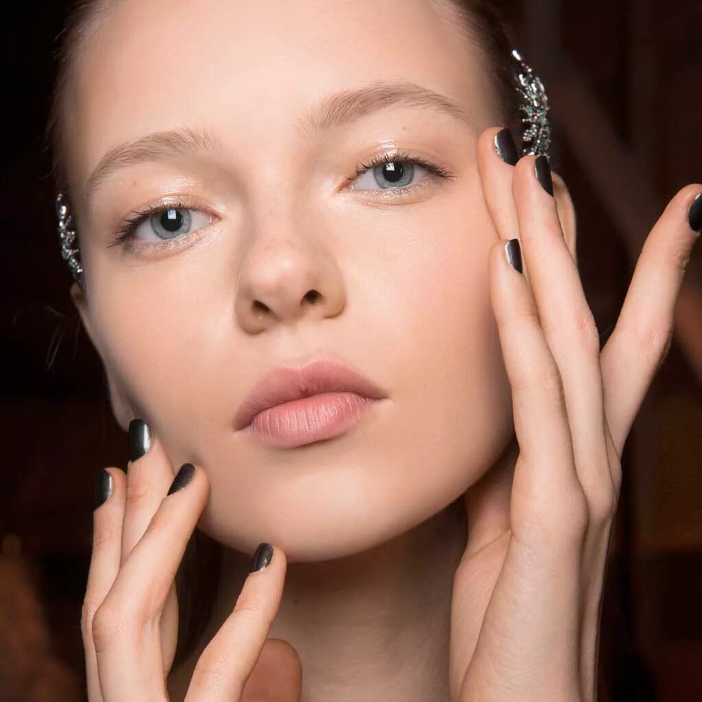 Незаметный макияж. Незаметный макияж. Макияж. Классический дневной макияж. Эрин анфас.