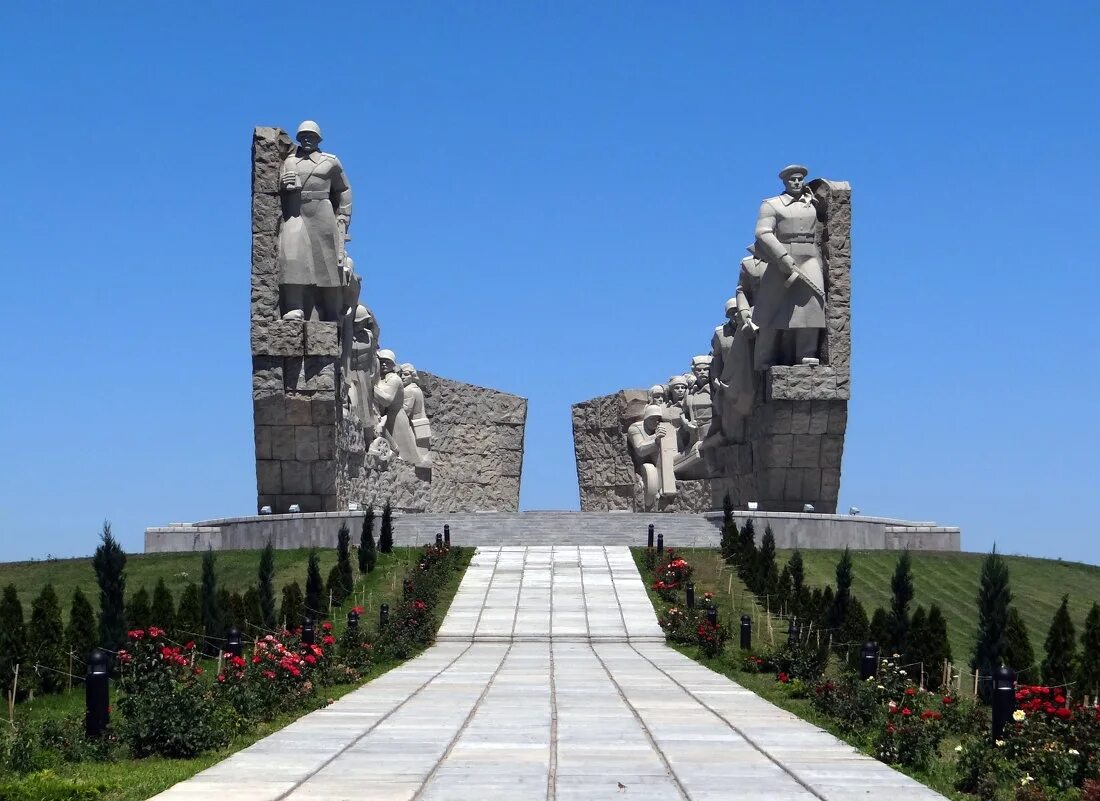 Самбек сегодня. Мемориал самбекские высоты таганрог. таганрог самбекские высоты музей. мемориал славы самбекские высоты.