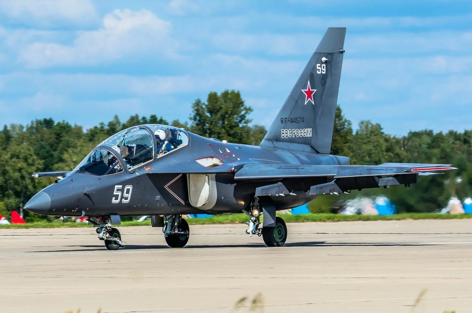 Русский як. Як-130убс. Истребитель як-130. Русский як. Як-130убс.