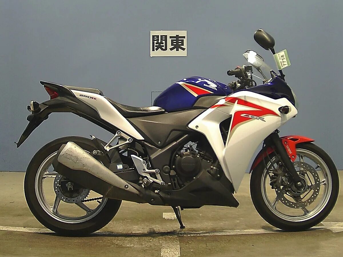 Купить honda 250. Honda CBR 250 2011. Honda 250 кубов. Хонда свх 250 кубов. Хонда 250 кубов синим цветом.