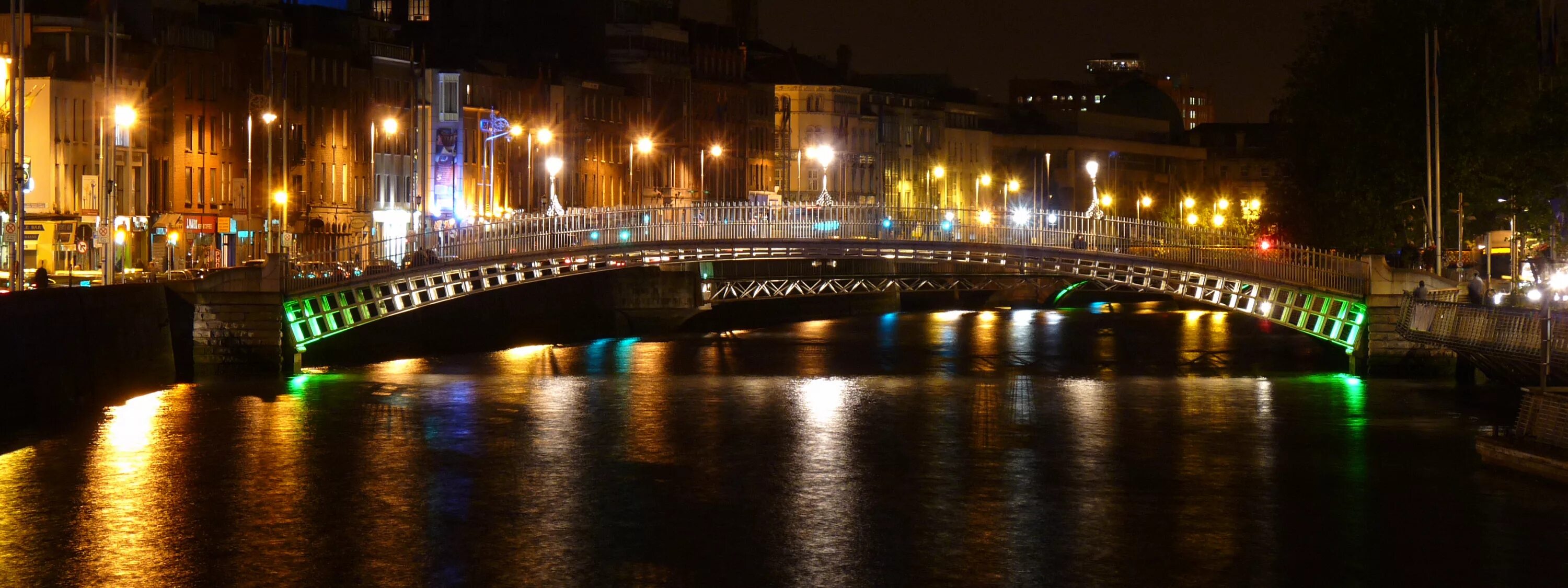 Каналу ночи видео. Дублин набережная. Мост в огне. Створные огни моста. Ирландия набережная.