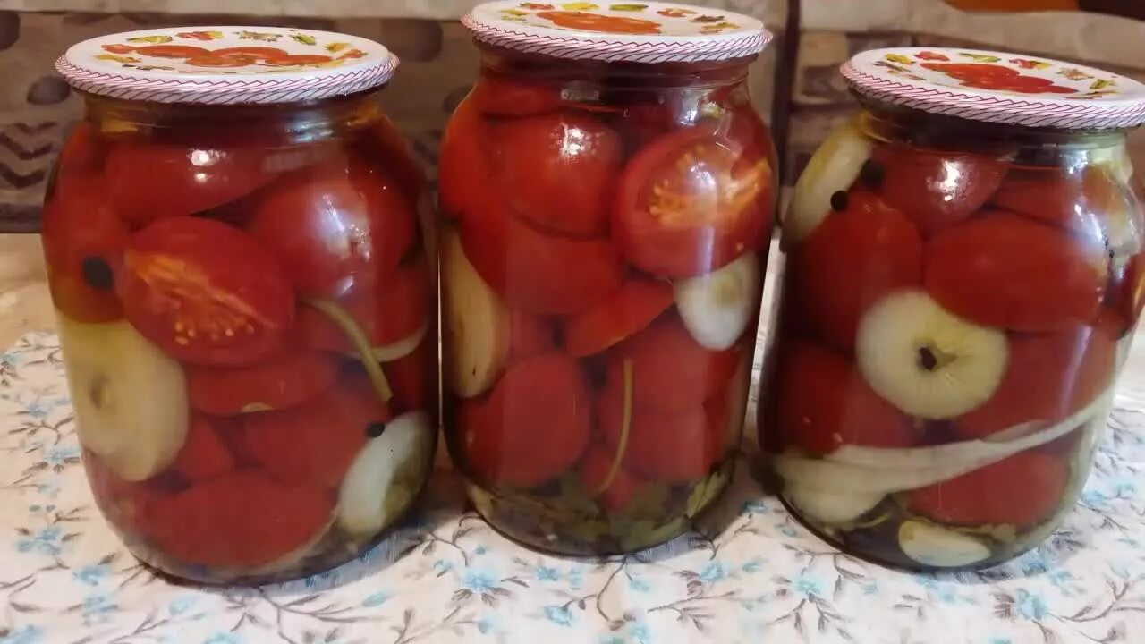 засолка пальчики оближешь. помидоры с луком на зиму. маринованные помидоры с луком. маринованные помидоры пальчики оближешь. засолка пальчики оближешь.