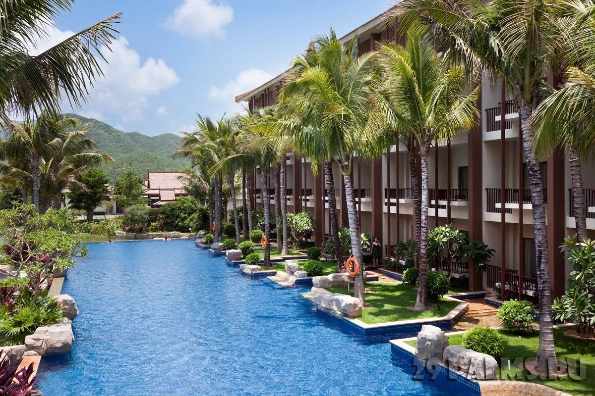 Отель хайнань бунгало. Pullman ocean view sanya bay resort spa hotel фото. Pullman sanya yalong bay resort spa 5. Хайнань outlet yalong bay. Китай ялонг бэй.