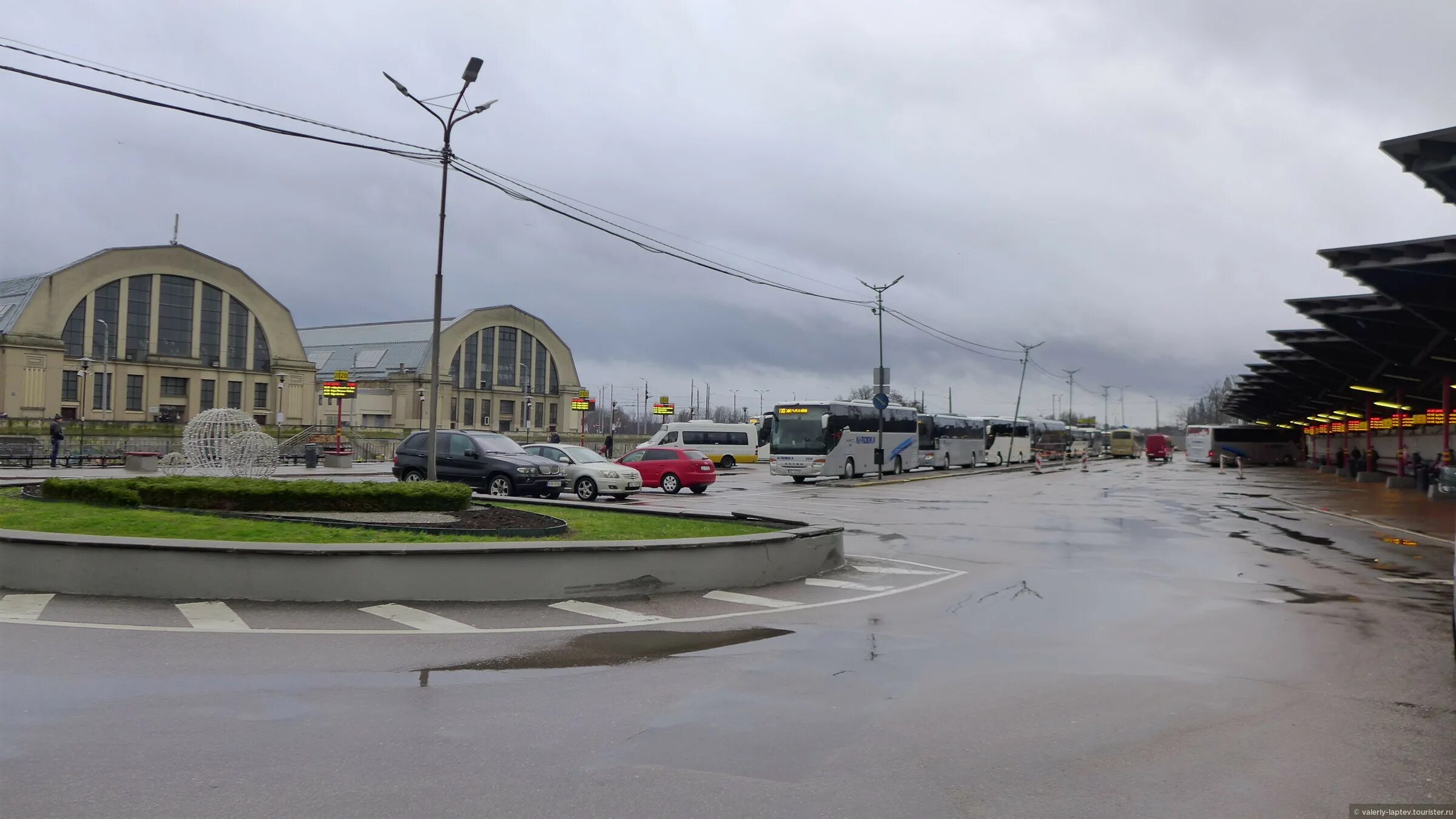 Рижский автовокзал. Рижский автовокзал. Рижский автовокзал рига. Рижский автовокзал москва. Автовокзал рига латвия.