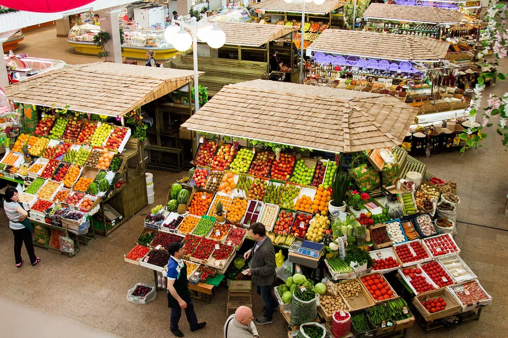 Около продуктовые. Торговые ряды Люберцы. ТЦ торговые ряды Люберцы. На рынке. Торговые ряды рынок.