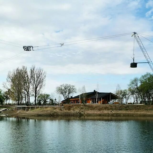 Первомайские пруды алматы фото. Club house. Первомайские пруды алматы зона отдыха. Первомайские пруды алматы. Майские пруды алматы.
