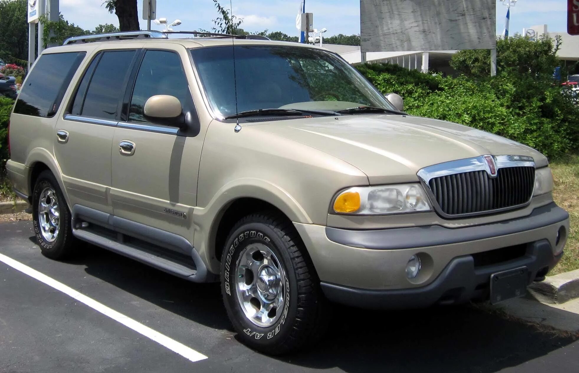Линкольн навигатор 2 поколения. Lincoln navigator 1. Фото навигатор 1. Фото навигатор 1. Lincoln navigator 2003.