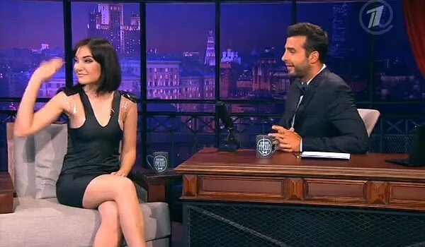 вечерний ургант грей. саша грей вечерний ургант. иван ургант с букетом. Sasha grey вечерний ургант. порноактриса у урганта.