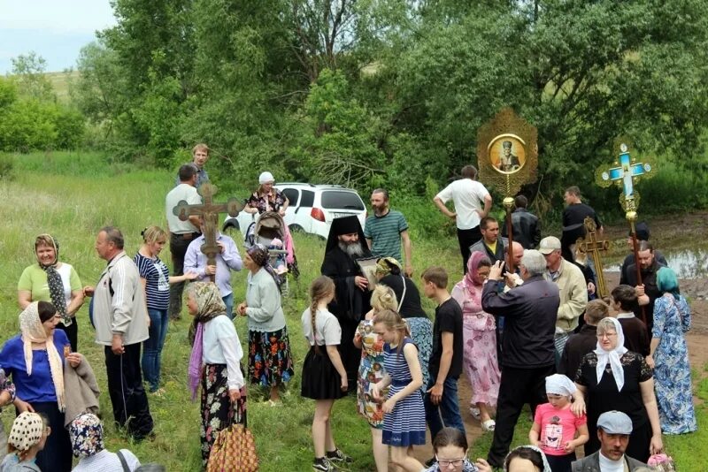 Погода в платовке. Покровская Церковь Новосергиевский район. Покровка Новосергиевский район Церковь. Платовка Новосергиевского района Оренбургской области. Покровка Новосергиевский район святые пещеры.