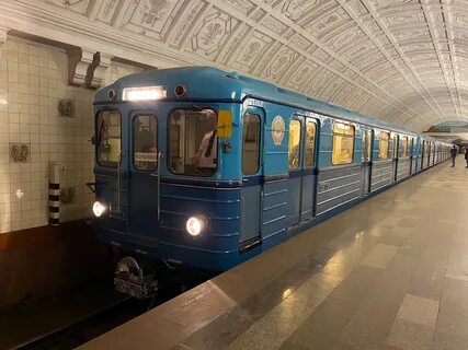Поезд метро еж 3