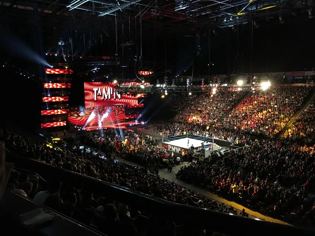 Арена реслинг 2024. Арена vs. Wwe monday night raw. Арена во флориде. Арена wwe.