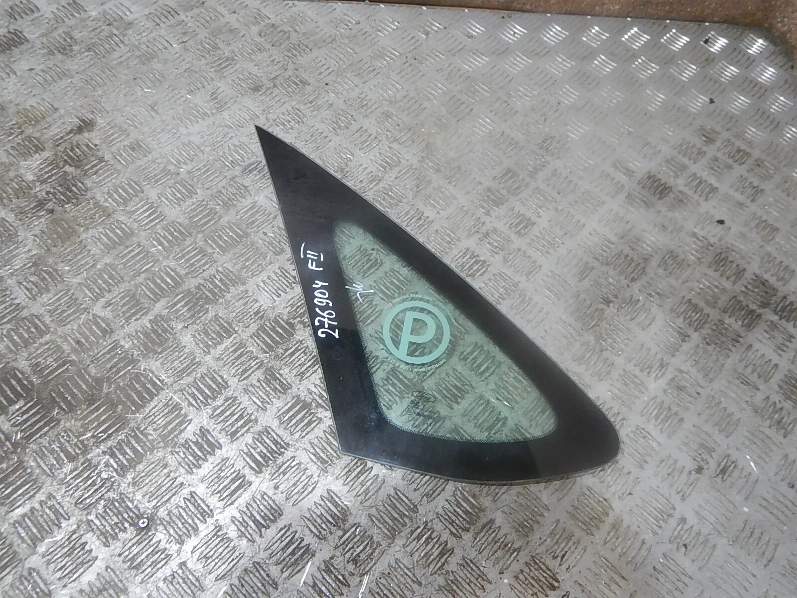 Фокус 2 левое. Форд фокус 2 крыло переднее левое. Фокус 2 левое. Ford focus 2 2005-2011. Переднее крыло форд фокус 2 дорестайлинг.