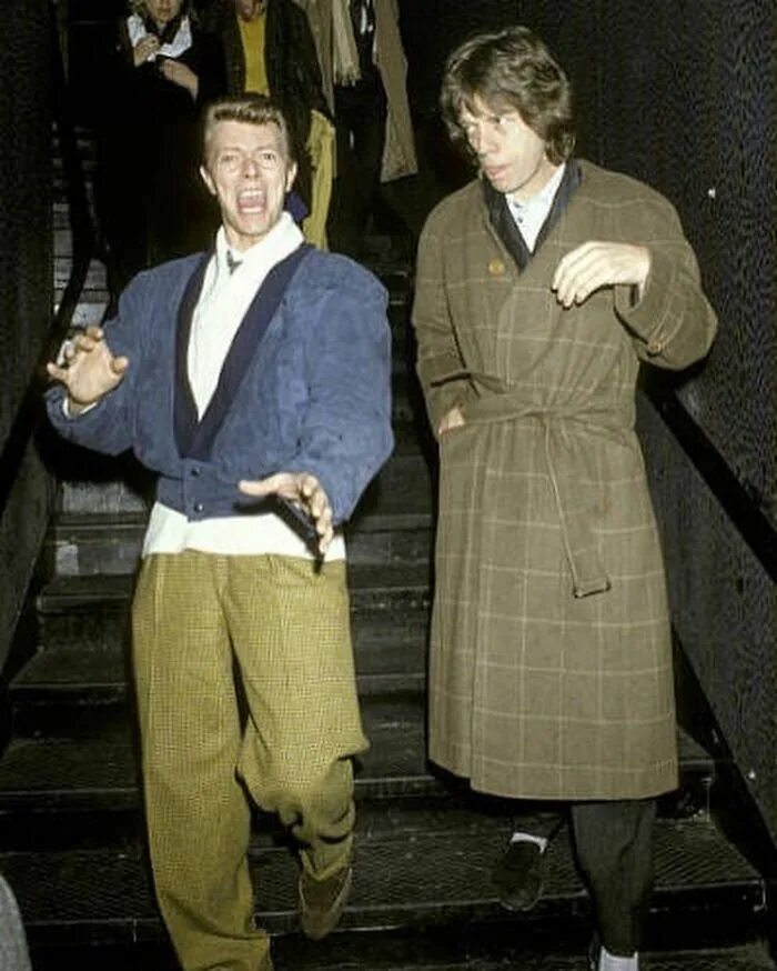 Мик джаггер и дэвид боуи. Боуи и джаггер. david bowie and mick jagger. мик джаггер и боуи. миг джаггер и дэвид боуи.