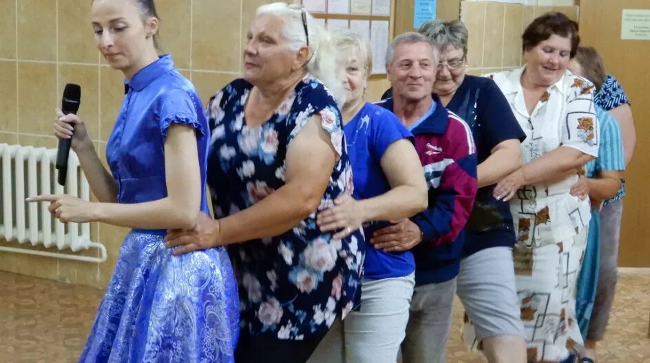 Клуб для тех кому за 50. Танцы кому за 50. Танцевальный вечер. Вечер отдыха для пожилых. Танцевальный вечер для пожилых.