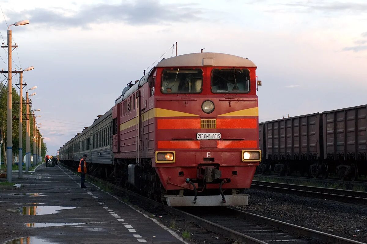 2тэ10 (n'12) Украина. Rail Gallery Воркута Лабытнанги 2тэ10ут-0098. Поезда Инта Воркута. Воркута поезд. Инта жд