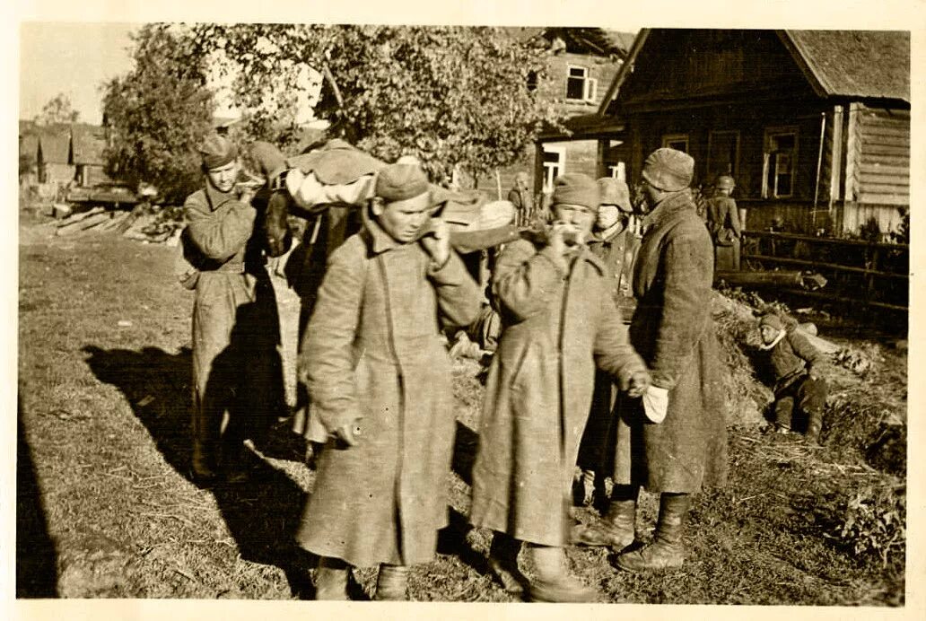 Разгром под вязьмой 1941. Смоленск 1941 военнопленные. Оккупированный смоленск. Военнопленные смоленск. Военнопленные смоленск.