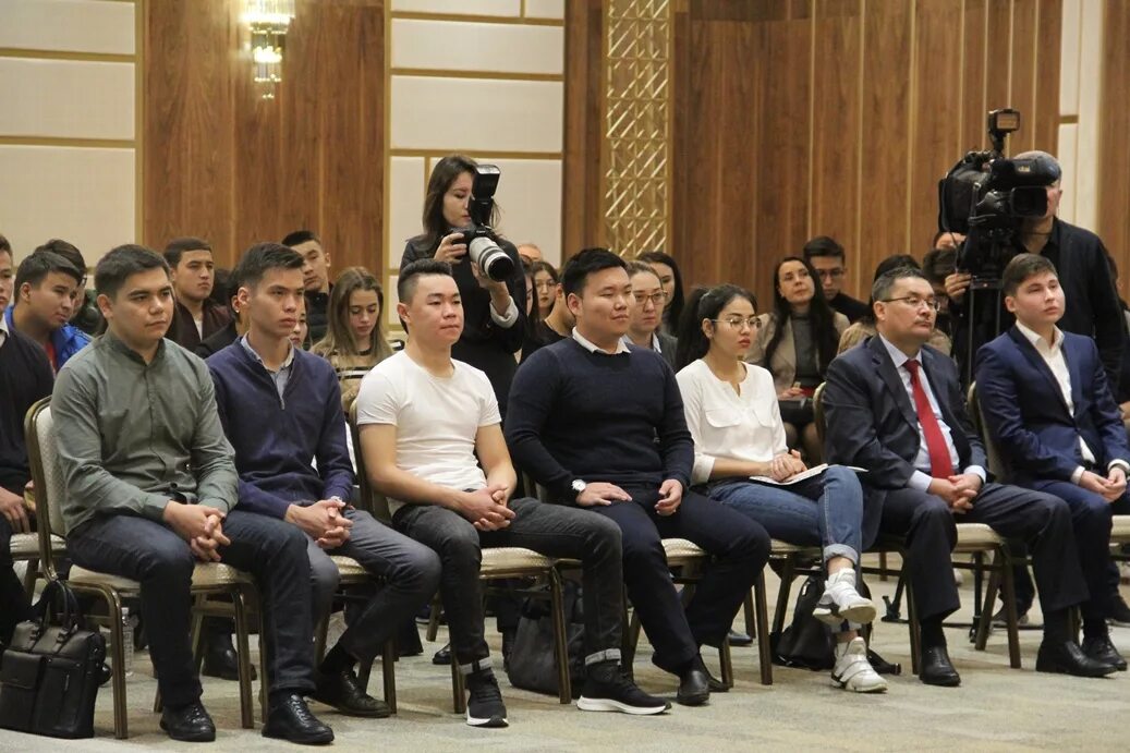 Казгюу внутри университет. Казгюу астана. Canvas kazguu. С. Юрист университеты.